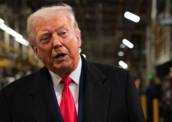 Senior Republicans Issue Stark Warning to Trump: Invading Greenland Would End His Presidency