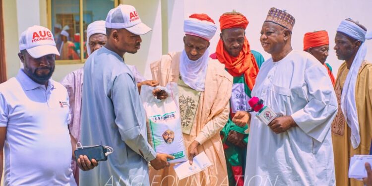 AUG Foundation Distributes Food, Cash To Zamfara Households