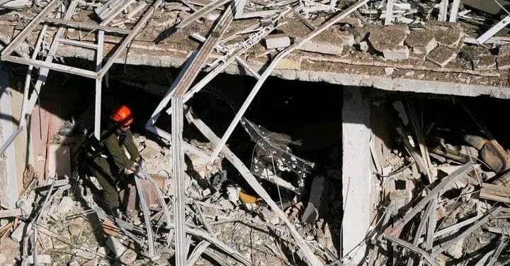 Iran Fires Fresh Missile Barrage at Israel as Tehran Brands Trump Talks ‘Fake News’