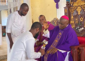 Bishop Nwobi Blesses Seyi Tinubu In Imo