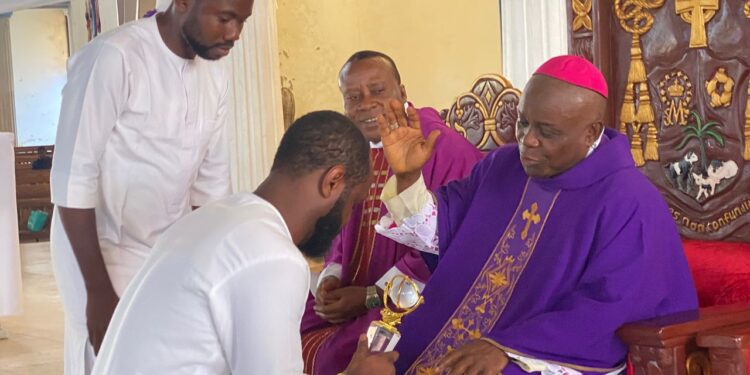 Bishop Nwobi Blesses Seyi Tinubu In Imo