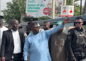 Ex-Minister Adelabu Arrives Oyo, Directs Traffic In Ibadan