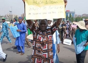 Retired Police Officers Block Aso Rock Gate, Protest Pension Scheme