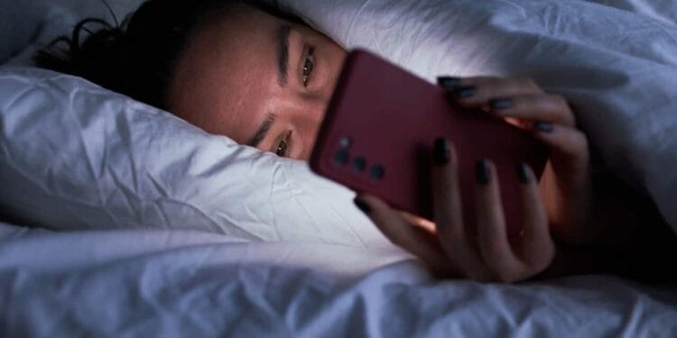 How To Stop Checking Your Phone The Second You Wake Up 1 NaijaChoice How To Stop Checking Your Phone The Second You Wake Up