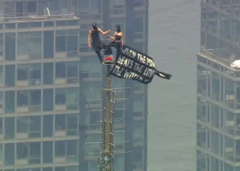 Lovers arrested after climbing to top of Empire State Building for proposal 3 NaijaChoice Lovers arrested after climbing to top of Empire State Building for proposal